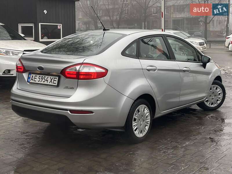 Седан Ford Fiesta 2016 в Дніпрі