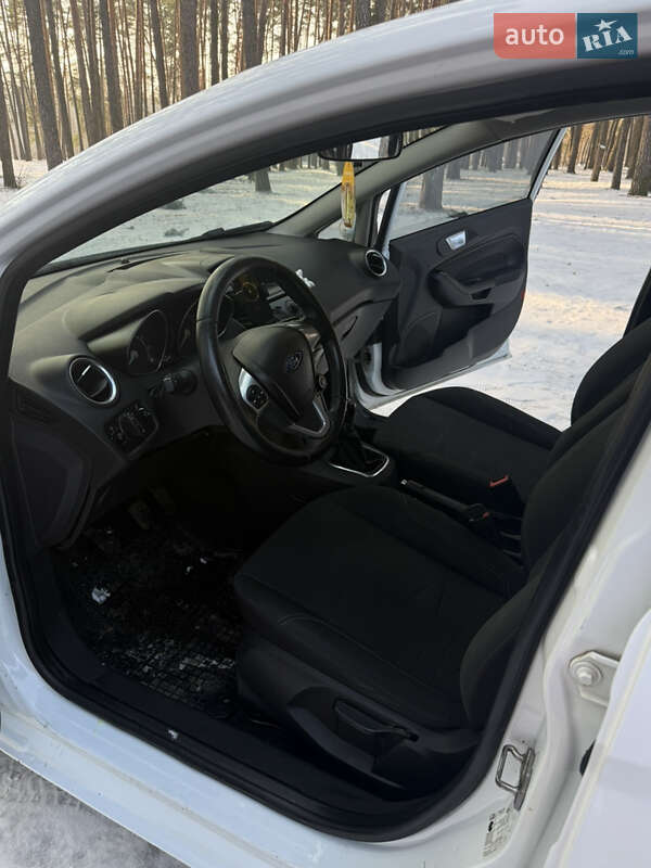 Хэтчбек Ford Fiesta 2013 в Сумах