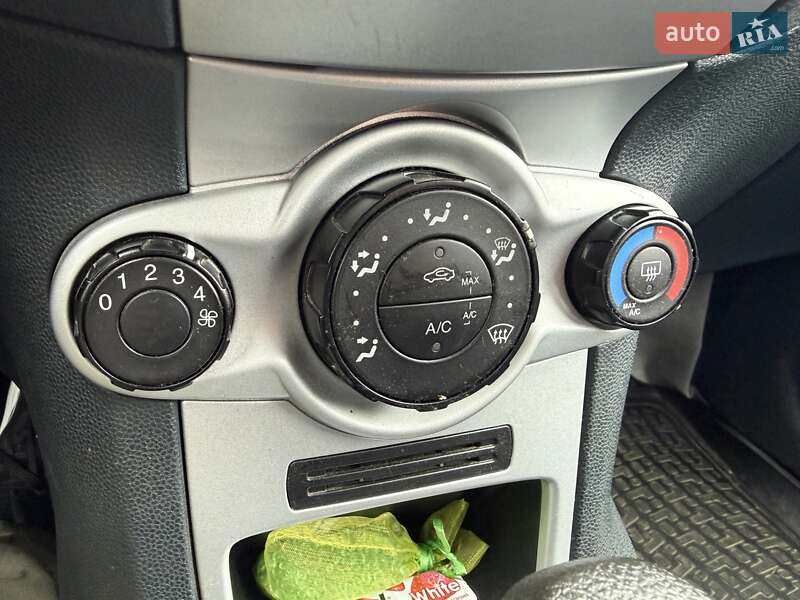 Хетчбек Ford Fiesta 2011 в Ужгороді фото 38 Хетчбек Ford Fiesta 2011 в Ужгороді