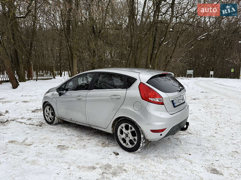 Хэтчбек Ford Fiesta 2010 в Чернигове