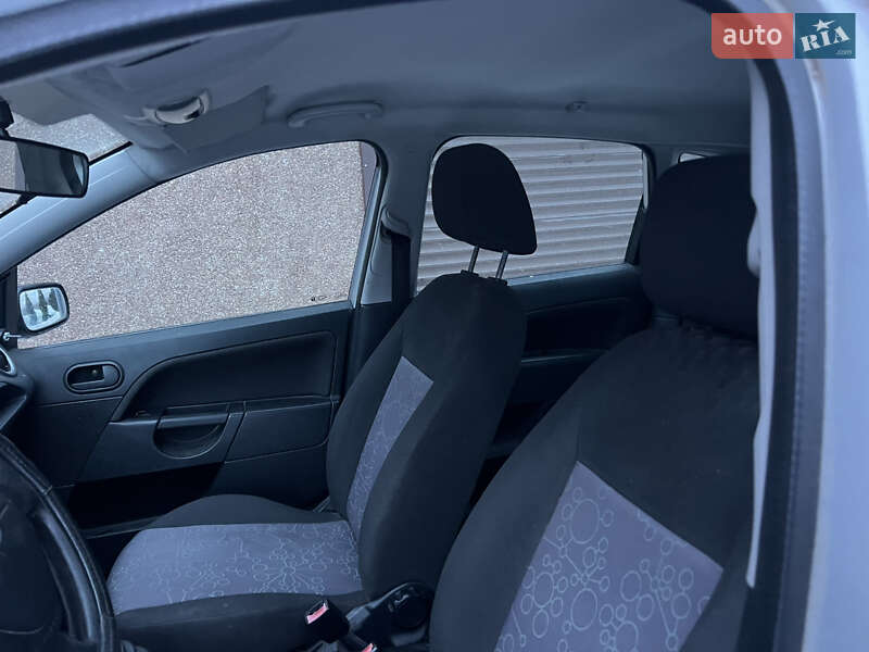 Хэтчбек Ford Fiesta 2006 в Тернополе