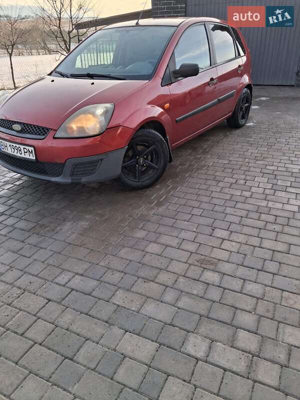 Хэтчбек Ford Fiesta 2006 в Мостиске