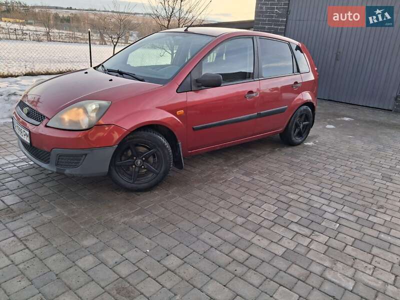 Хэтчбек Ford Fiesta 2006 в Мостиске