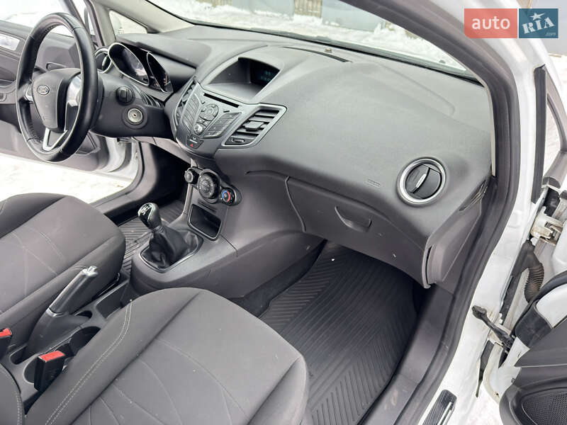 Хэтчбек Ford Fiesta 2016 в Киеве фото 8 Хэтчбек Ford Fiesta 2016 в Киеве