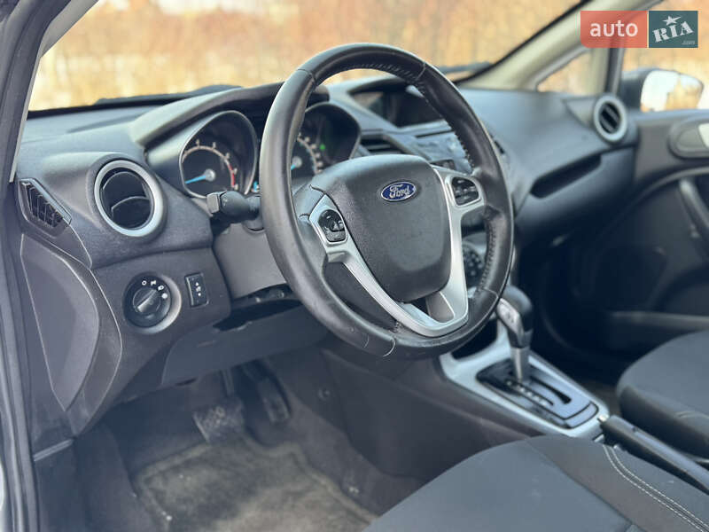 Седан Ford Fiesta 2015 в Львові