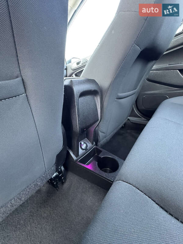 Седан Ford Fiesta 2015 в Львові