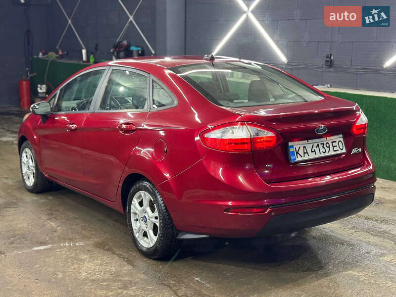 Седан Ford Fiesta 2014 в Киеве