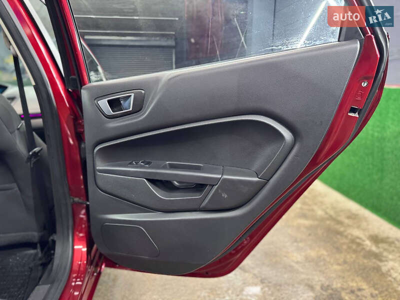 Седан Ford Fiesta 2014 в Киеве