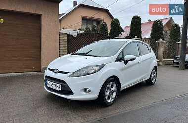 Хэтчбек Ford Fiesta 2012 в Сваляве