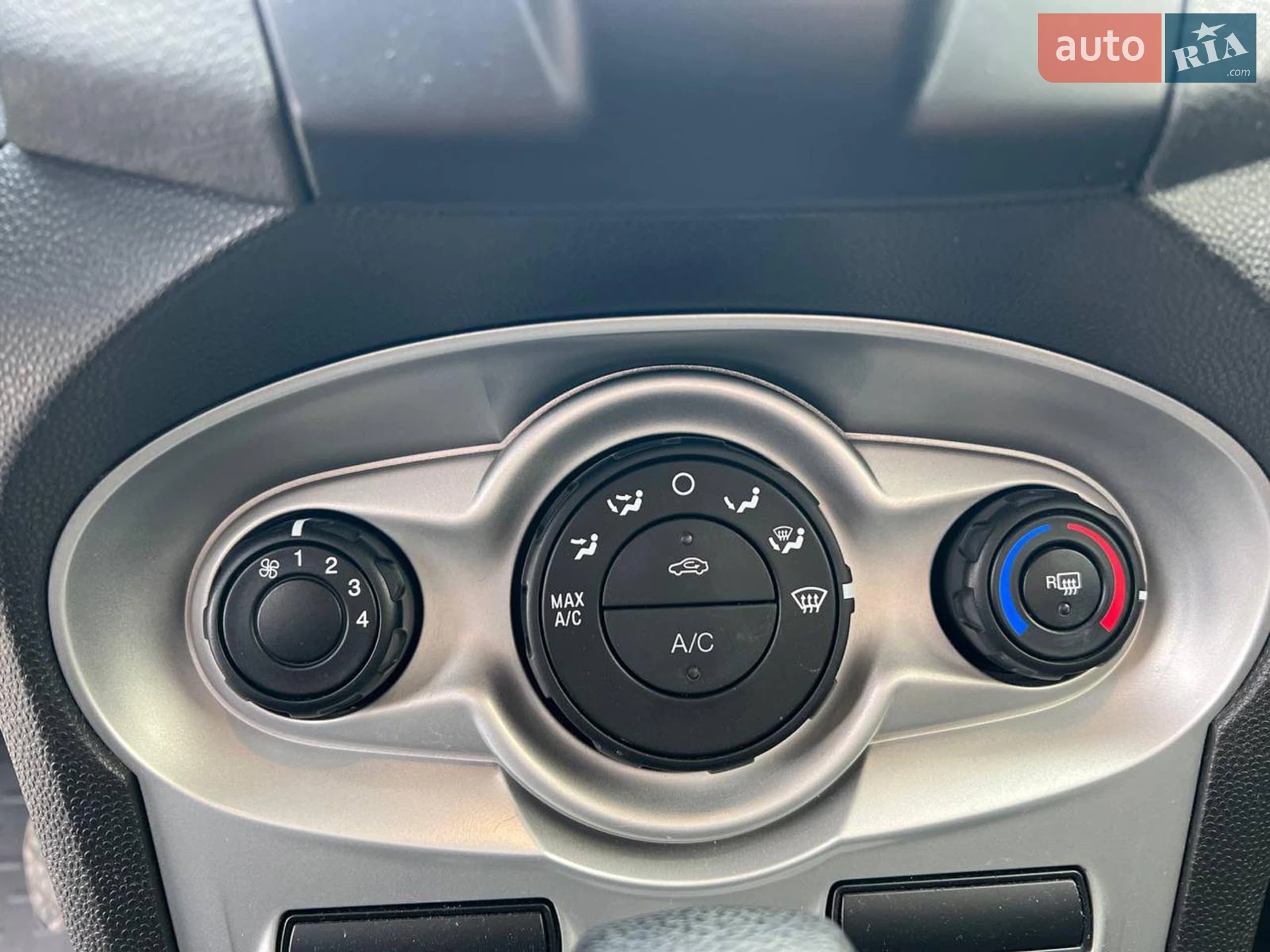 2018 Ford Fiesta - мініатюра 28