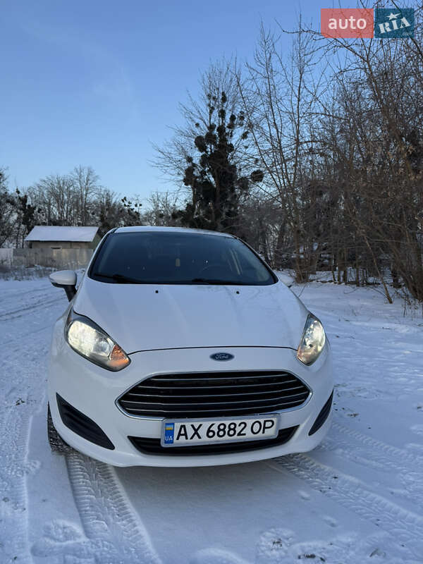 Седан Ford Fiesta 2014 в Зміїві