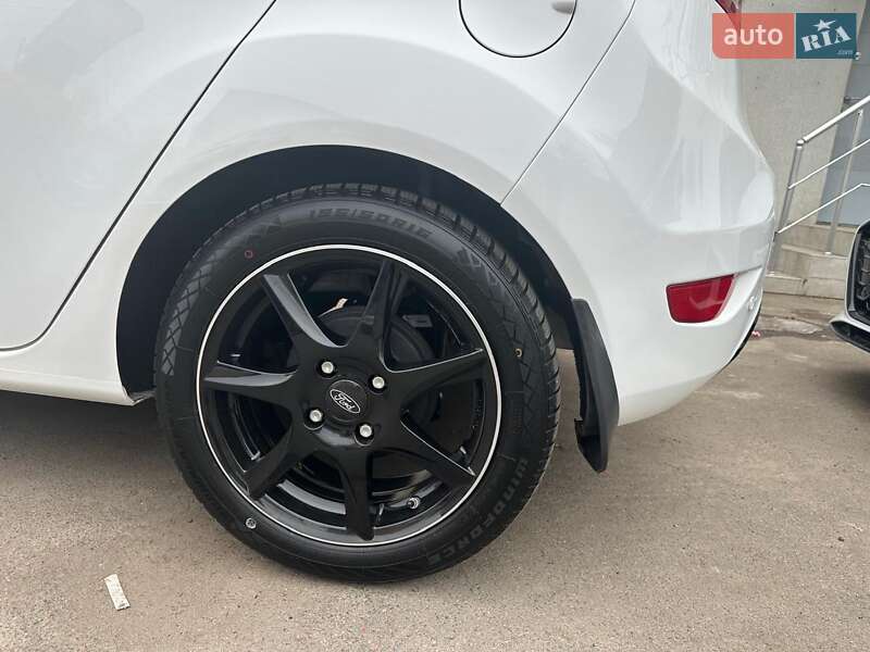 Хэтчбек Ford Fiesta 2015 в Николаеве