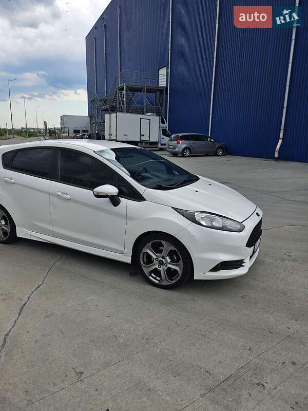 Хэтчбек Ford Fiesta 2016 в Стрые