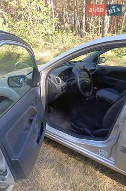 Хэтчбек Ford Fiesta 2006 в Шептицькому