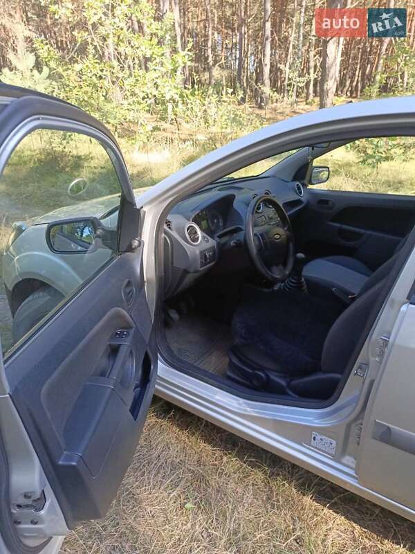 Хэтчбек Ford Fiesta 2006 в Шептицькому