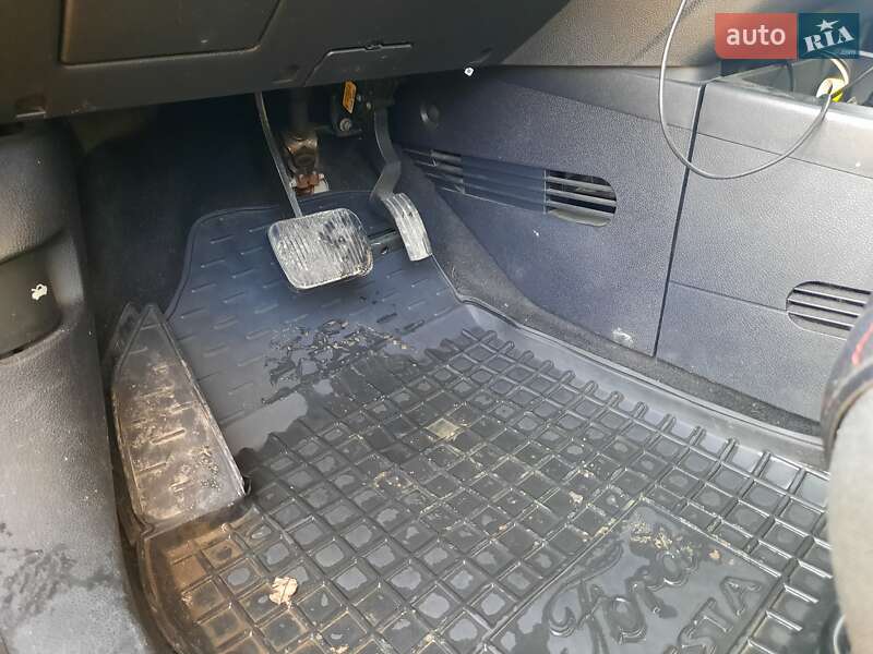 Хетчбек Ford Fiesta 2008 в Дніпрі