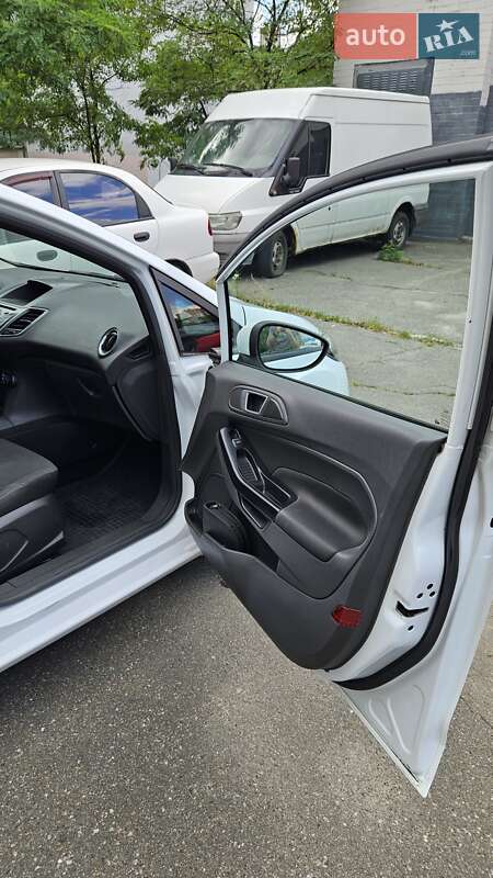 Хэтчбек Ford Fiesta 2017 в Киеве