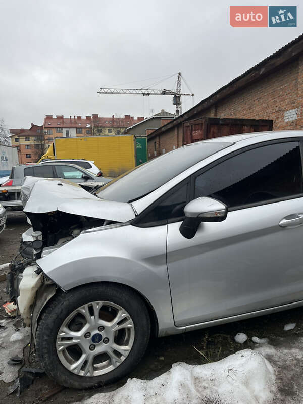 Седан Ford Fiesta 2016 в Ивано-Франковске