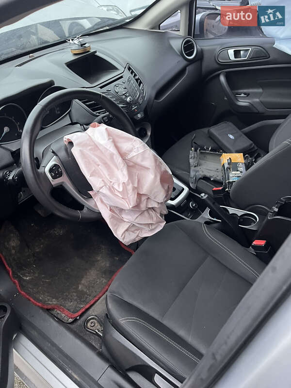 Седан Ford Fiesta 2016 в Ивано-Франковске