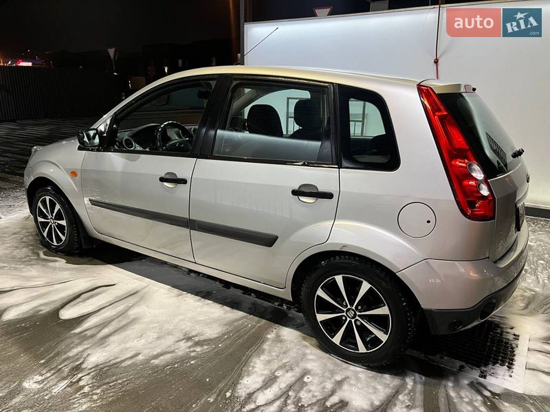 Хетчбек Ford Fiesta 2007 в Ужгороді