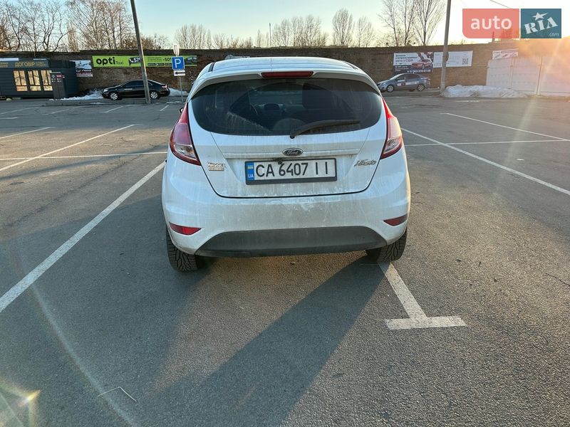 Хетчбек Ford Fiesta 2014 в Черкасах
