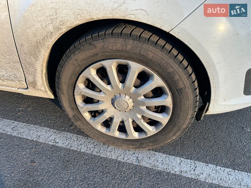 Хетчбек Ford Fiesta 2014 в Черкасах