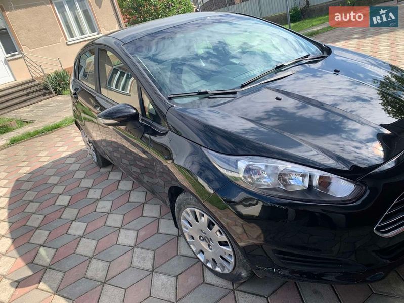 Хетчбек Ford Fiesta 2017 в Чернівцях