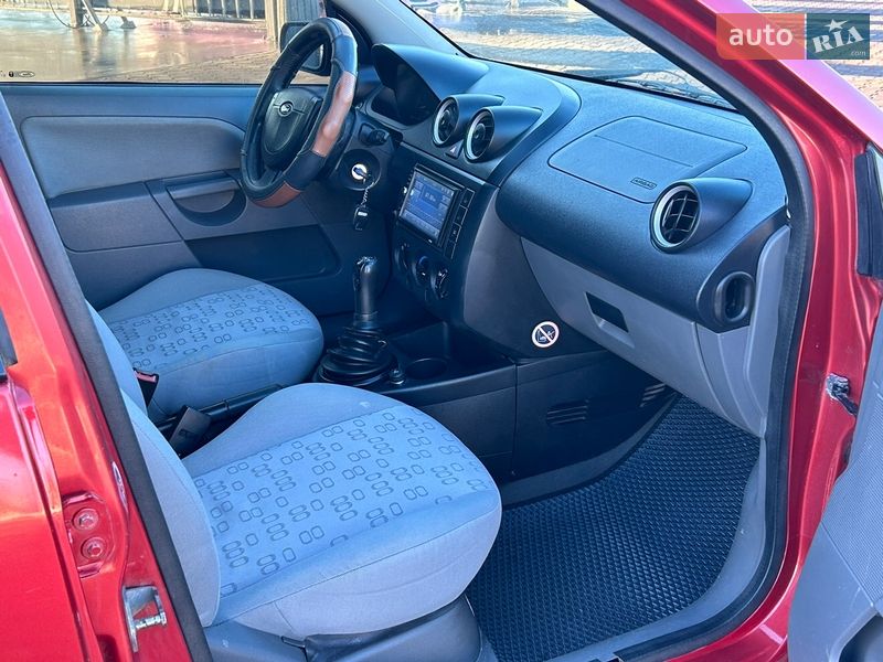 Хэтчбек Ford Fiesta 2006 в Вапнярке