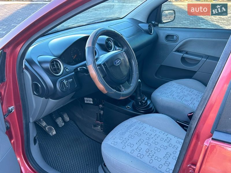 Хэтчбек Ford Fiesta 2006 в Вапнярке