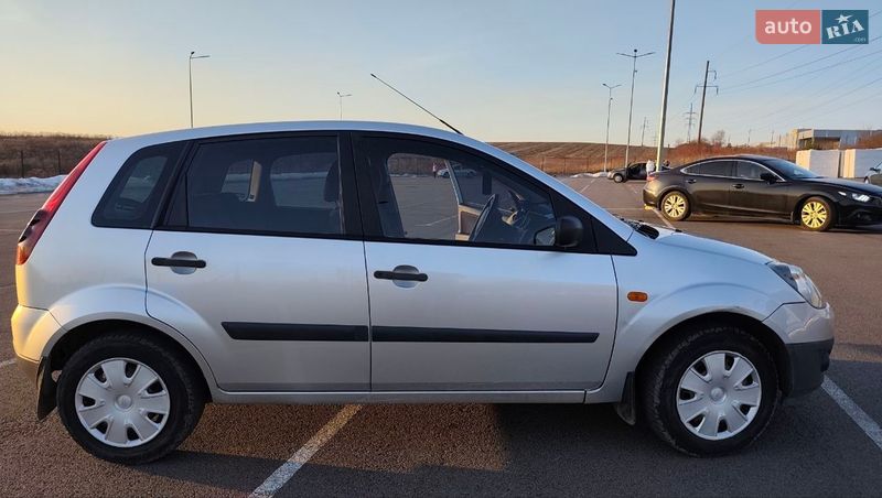 Хэтчбек Ford Fiesta 2006 в Ровно