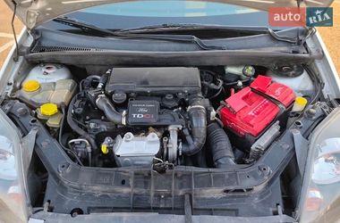Хэтчбек Ford Fiesta 2006 в Ровно