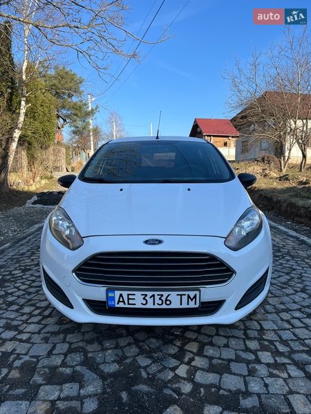 Хетчбек Ford Fiesta 2013 в Чинадієвому
