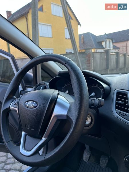 Хетчбек Ford Fiesta 2013 в Чинадієвому