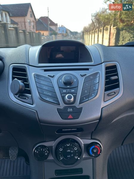 Хетчбек Ford Fiesta 2013 в Чинадієвому