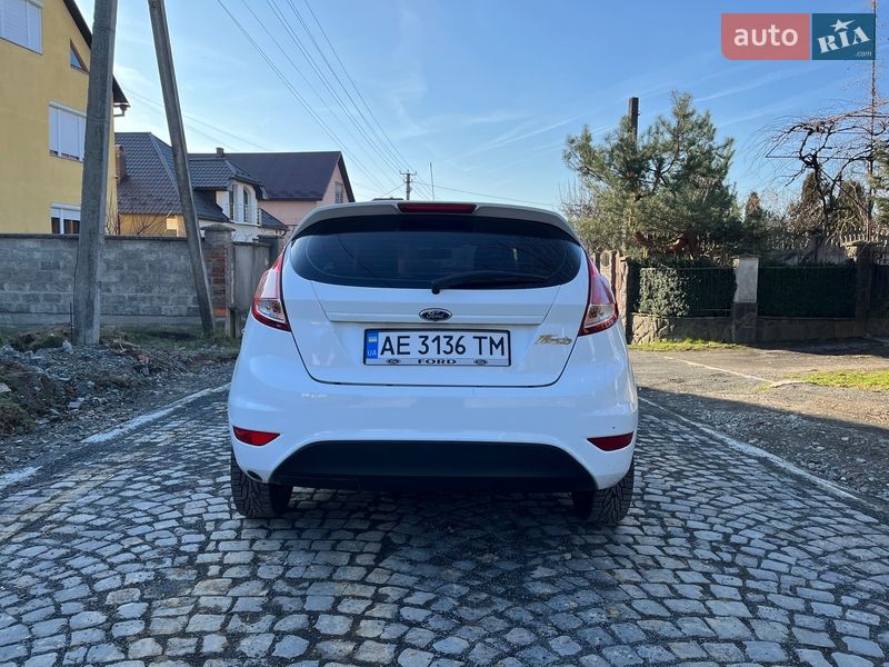 Хетчбек Ford Fiesta 2013 в Чинадієвому