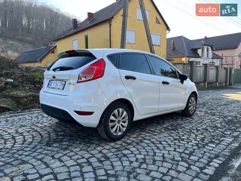 Хетчбек Ford Fiesta 2013 в Чинадієвому