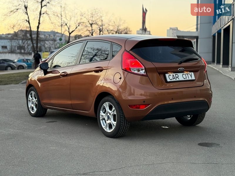 Хетчбек Ford Fiesta 2016 в Києві
