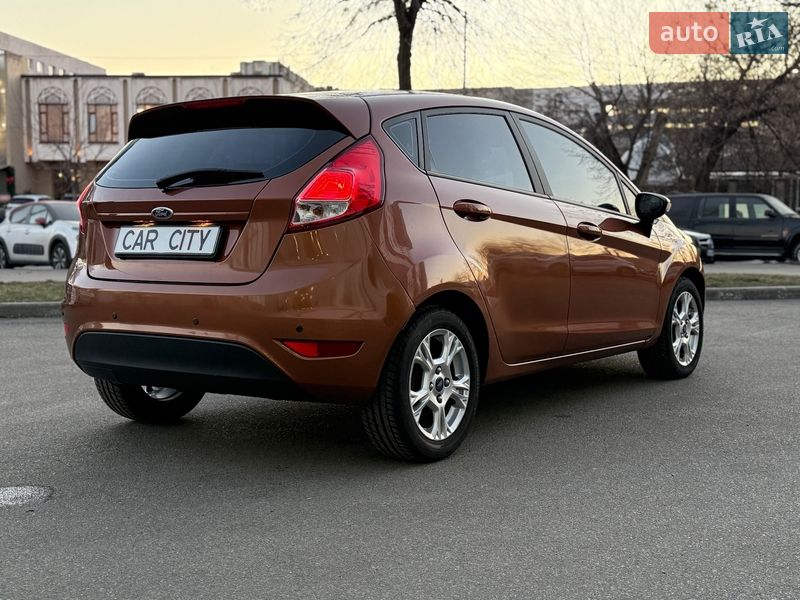 Хетчбек Ford Fiesta 2016 в Києві