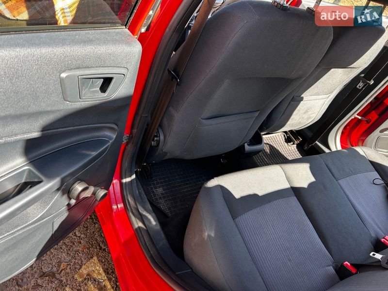 Хэтчбек Ford Fiesta 2012 в Ивано-Франковске