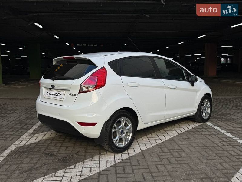 Хэтчбек Ford Fiesta 2016 в Киеве