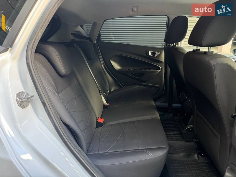 Хэтчбек Ford Fiesta 2016 в Киеве