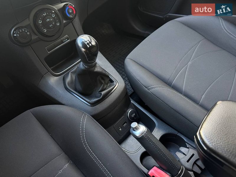 Хэтчбек Ford Fiesta 2016 в Киеве
