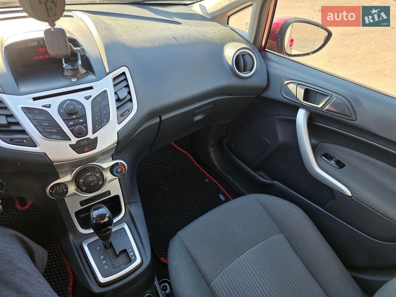 Хэтчбек Ford Fiesta 2011 в Ирпене
