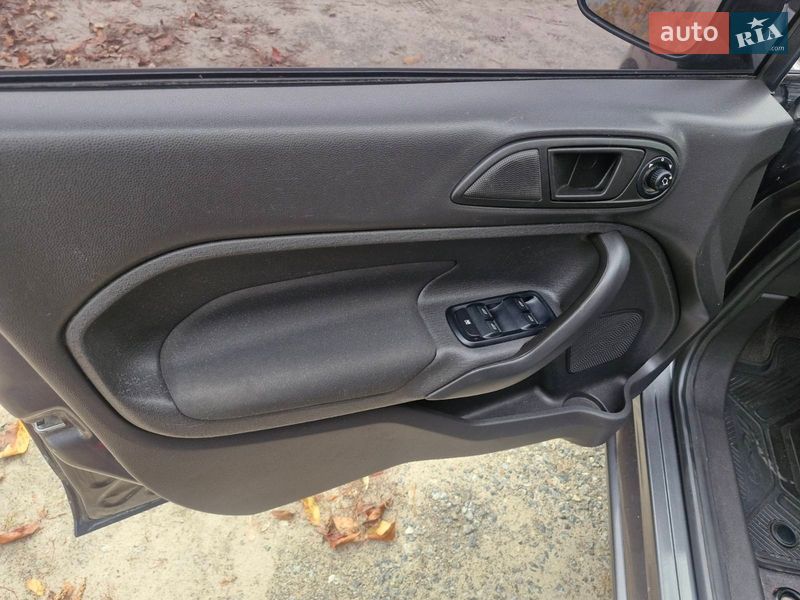 Седан Ford Fiesta 2016 в Киеве фото 7 Седан Ford Fiesta 2016 в Киеве