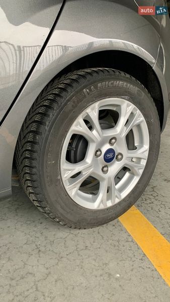 Хетчбек Ford Fiesta 2016 в Києві
