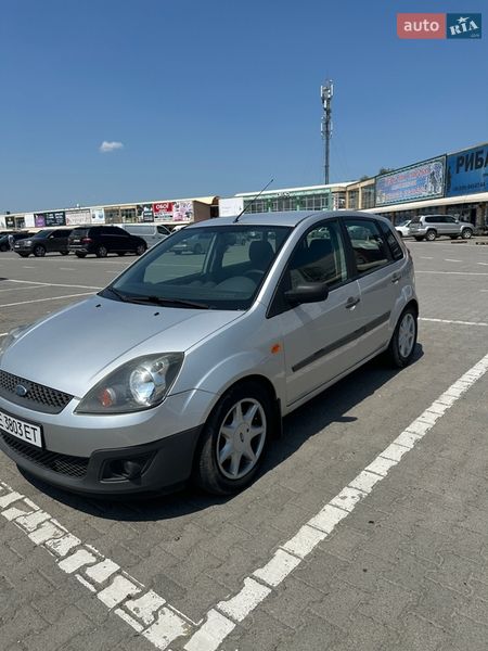 Хэтчбек Ford Fiesta 2008 в Черновцах