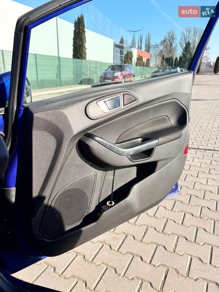 Хетчбек Ford Fiesta 2015 в Красилові