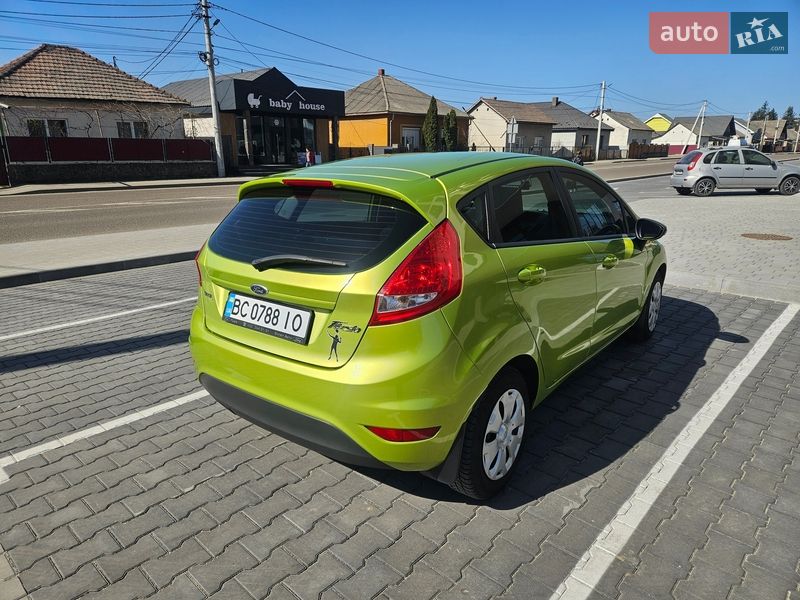 Хетчбек Ford Fiesta 2011 в Виноградові