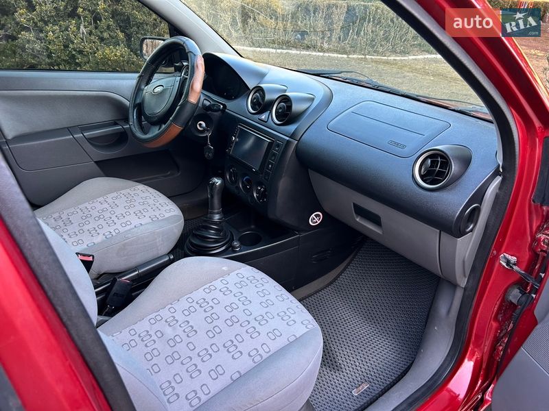 Хетчбек Ford Fiesta 2006 в Вапнярці