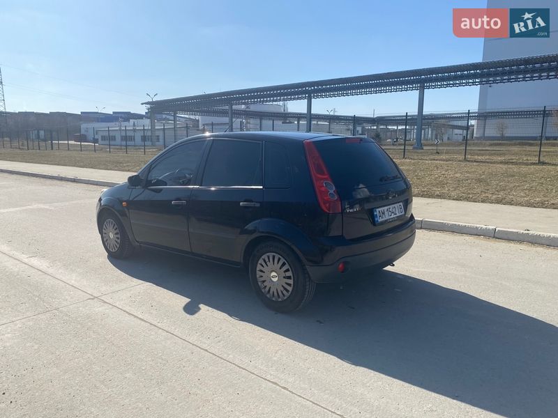Хэтчбек Ford Fiesta 2007 в Коростене